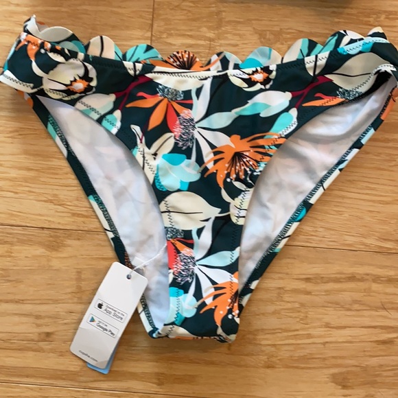 Scalloped Edge V-neck Printed Bikini - Picture 3 of 5
